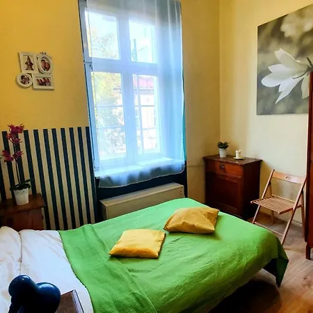 The In Strict Center. Self Check-in Apartmán